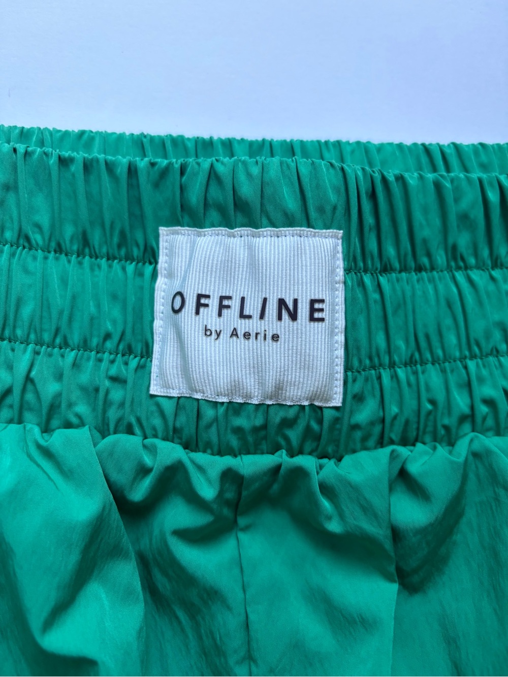 OFFLINE by Aerie The Hugger shorts in a kelly green. Size: Large - Picture 3 of 10